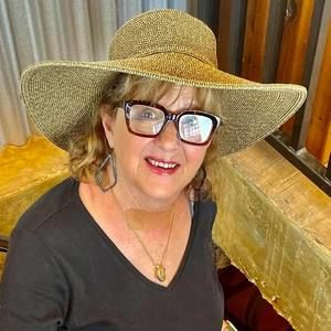 Meet your Posher, Carol